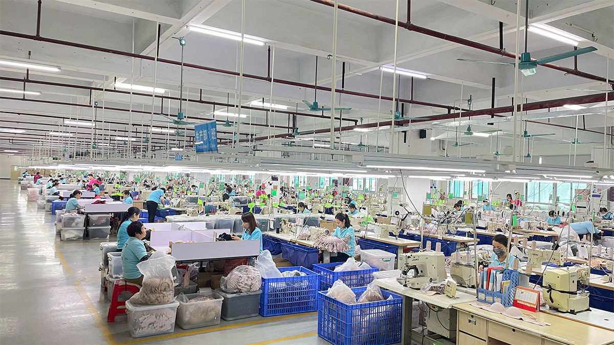 近百人生产团队