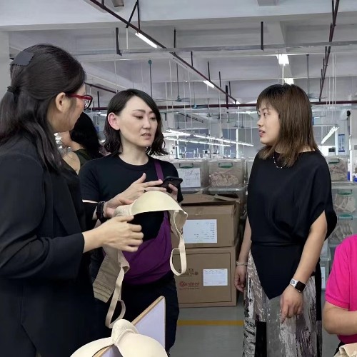 穿出多彩生活,定制内衣文胸引领时尚潮流 穿出多彩生活,定制内衣文胸引领时尚潮流